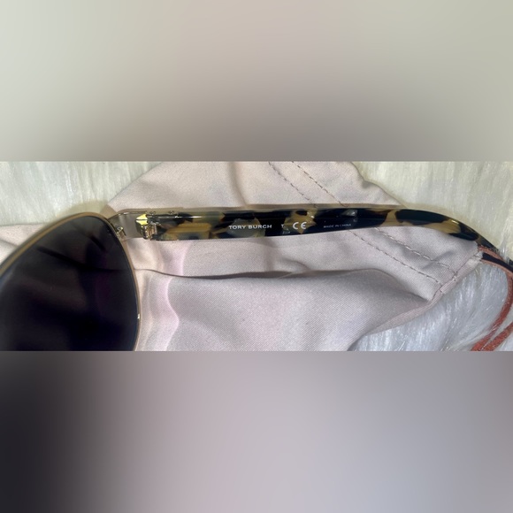 Authentic Tory Burch Sunglasses TY6051 Gold with Pouch - Picture 4 of 6